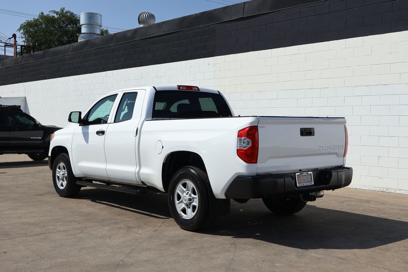 Toyota Tundra Vehicle Full-screen Gallery Image 09