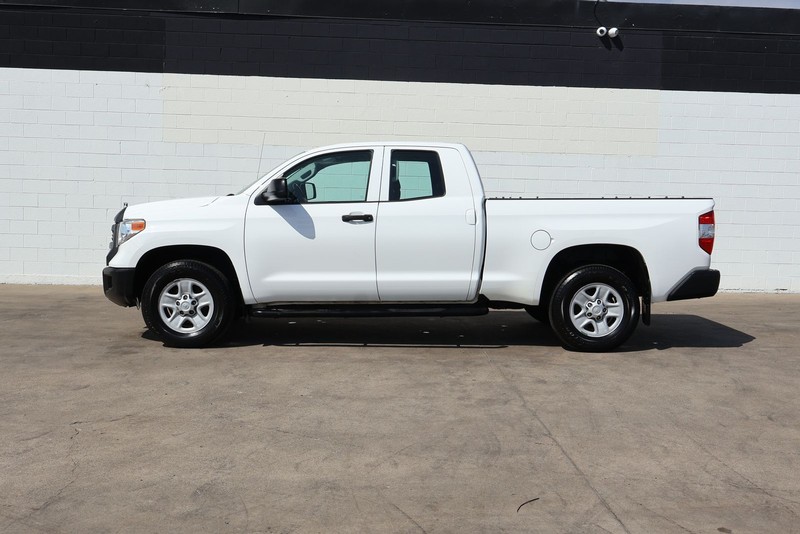 Toyota Tundra Vehicle Full-screen Gallery Image 10