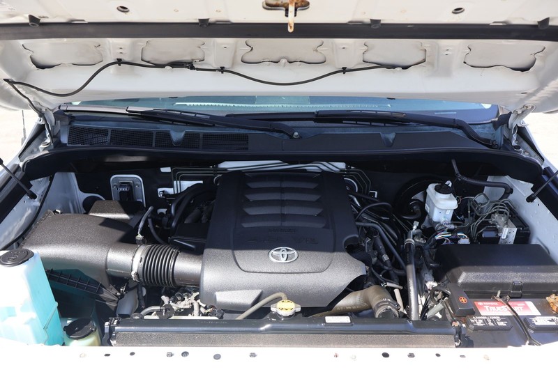 Toyota Tundra Vehicle Full-screen Gallery Image 12
