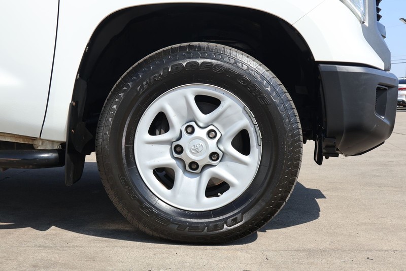 Toyota Tundra Vehicle Full-screen Gallery Image 13