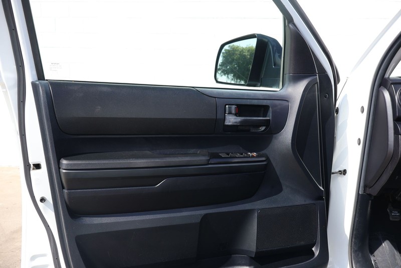 Toyota Tundra Vehicle Full-screen Gallery Image 14