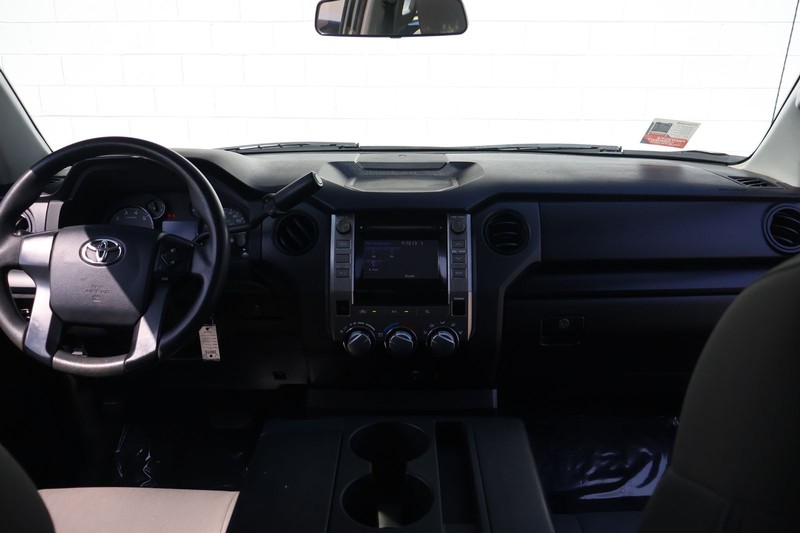 Toyota Tundra Vehicle Full-screen Gallery Image 22