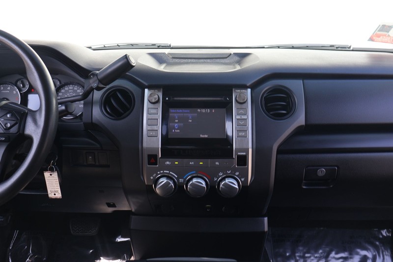 Toyota Tundra Vehicle Full-screen Gallery Image 28