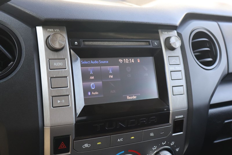 Toyota Tundra Vehicle Full-screen Gallery Image 29