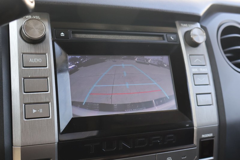 Toyota Tundra Vehicle Full-screen Gallery Image 30