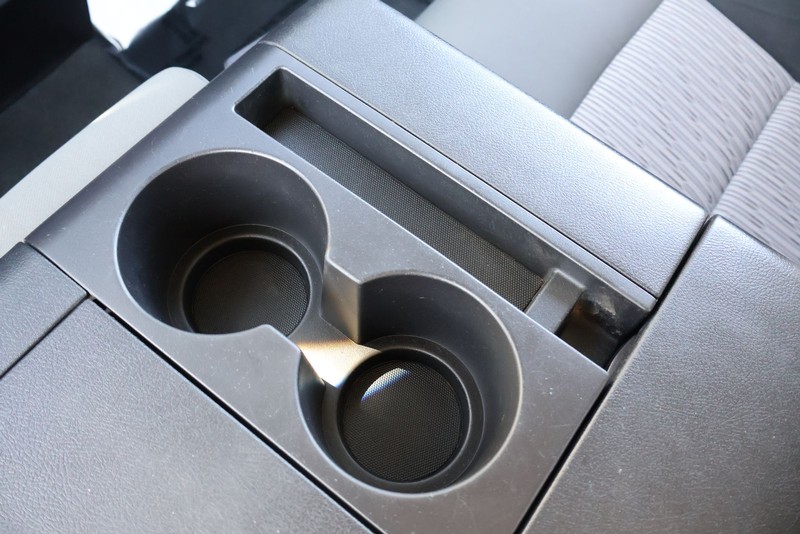 Toyota Tundra Vehicle Full-screen Gallery Image 32