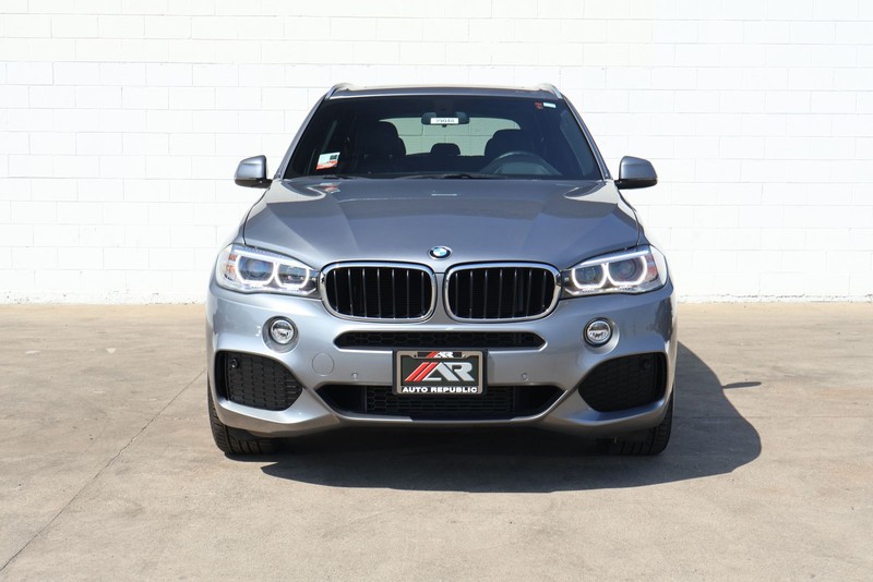 BMW X5 Vehicle Full-screen Gallery Image 02