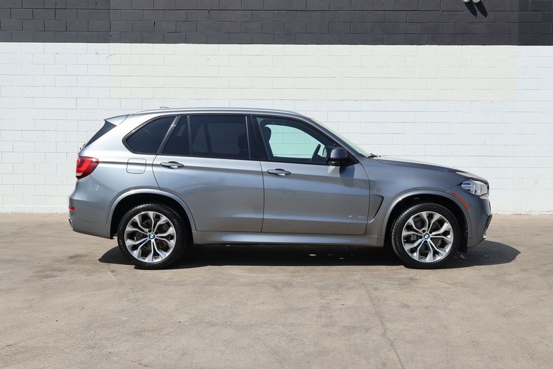 BMW X5 Vehicle Full-screen Gallery Image 04