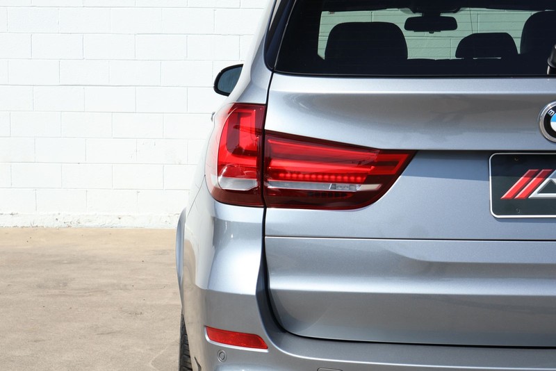 BMW X5 Vehicle Full-screen Gallery Image 07