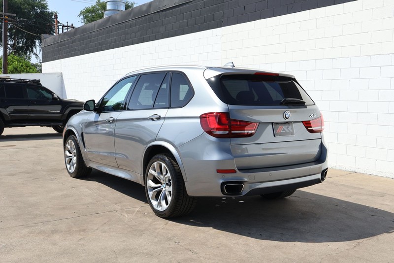 BMW X5 Vehicle Full-screen Gallery Image 09