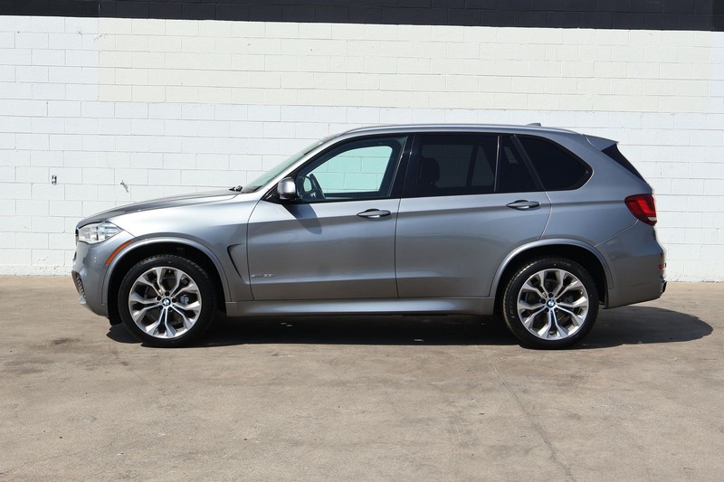 BMW X5 Vehicle Full-screen Gallery Image 10