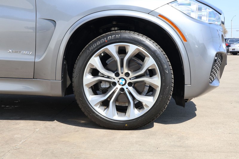 BMW X5 Vehicle Full-screen Gallery Image 13