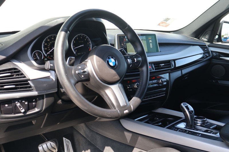 BMW X5 Vehicle Full-screen Gallery Image 16