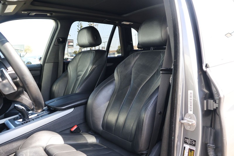 BMW X5 Vehicle Full-screen Gallery Image 17