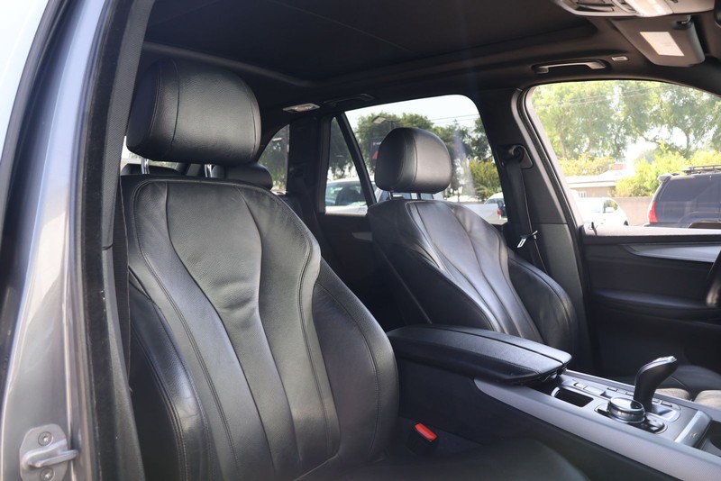 BMW X5 Vehicle Full-screen Gallery Image 20