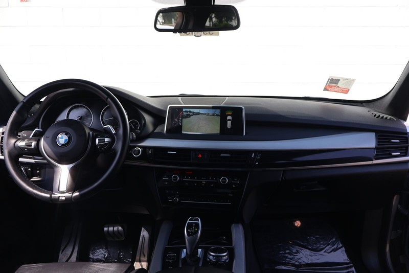 BMW X5 Vehicle Full-screen Gallery Image 23