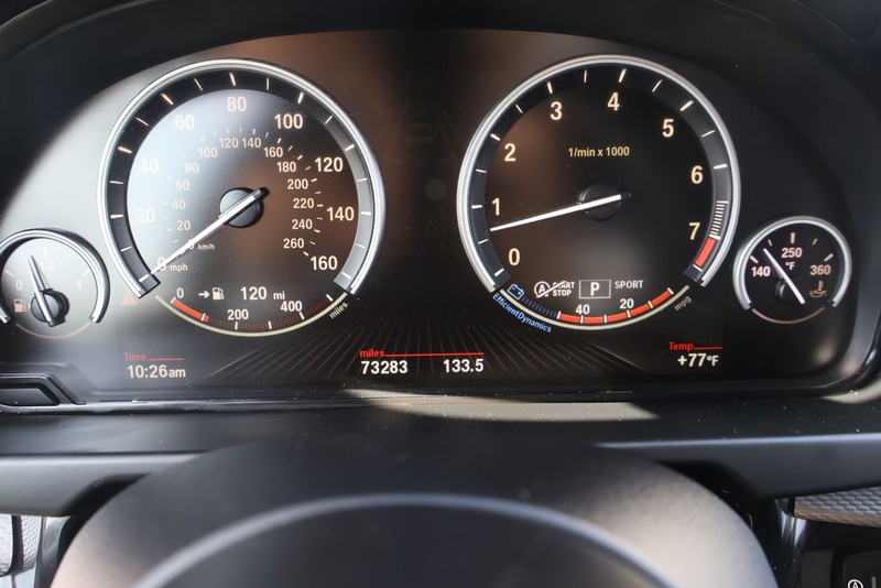 BMW X5 Vehicle Full-screen Gallery Image 24