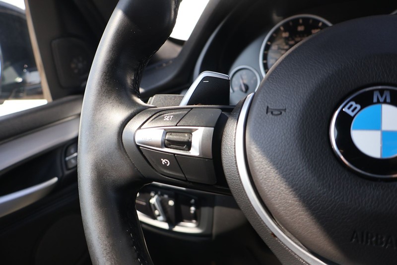 BMW X5 Vehicle Full-screen Gallery Image 26