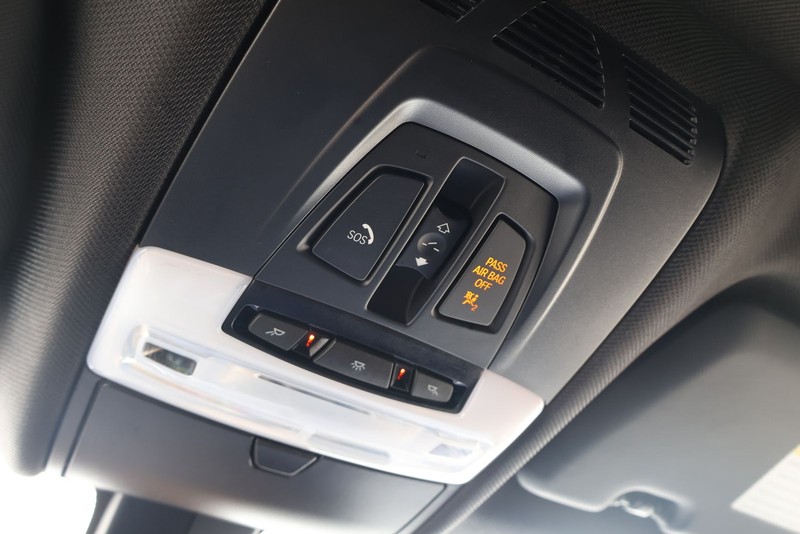 BMW X5 Vehicle Full-screen Gallery Image 34