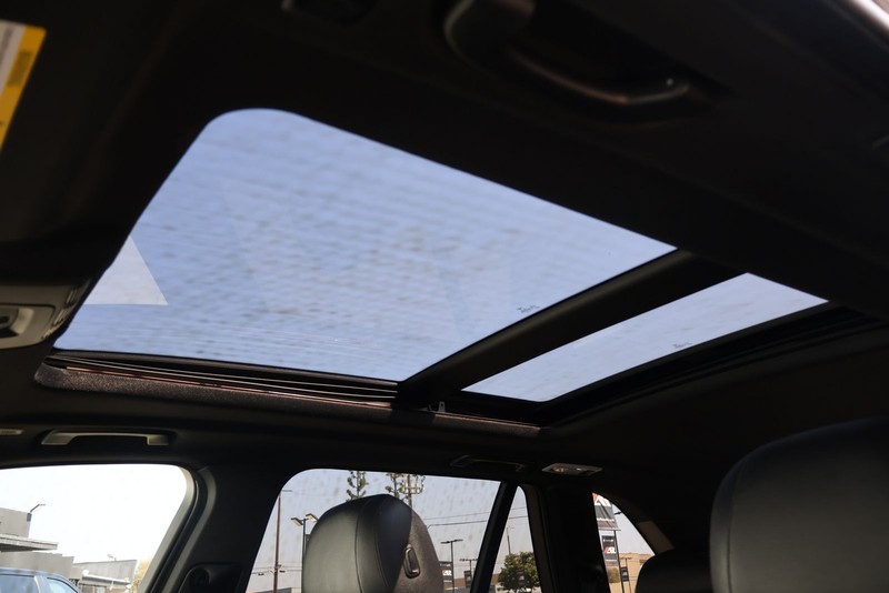 BMW X5 Vehicle Full-screen Gallery Image 35