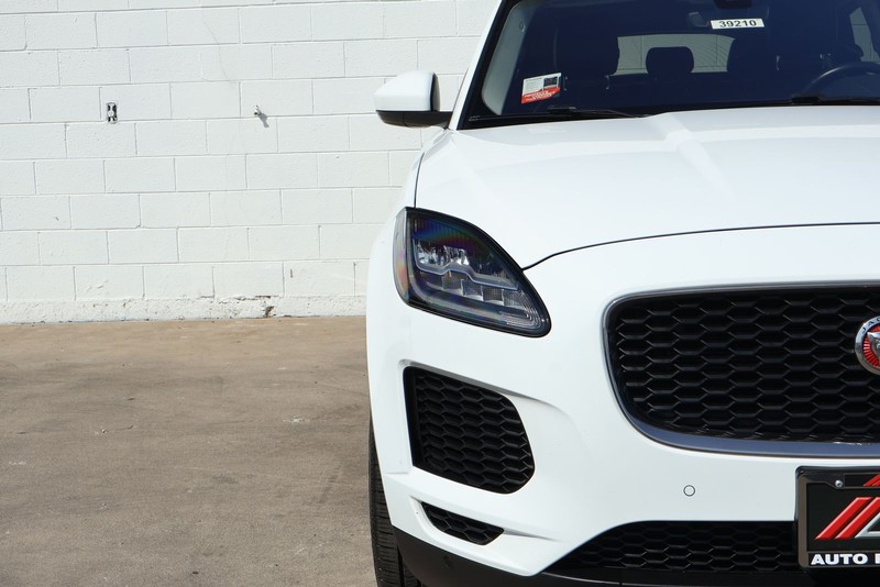 Jaguar E-PACE Vehicle Full-screen Gallery Image 04