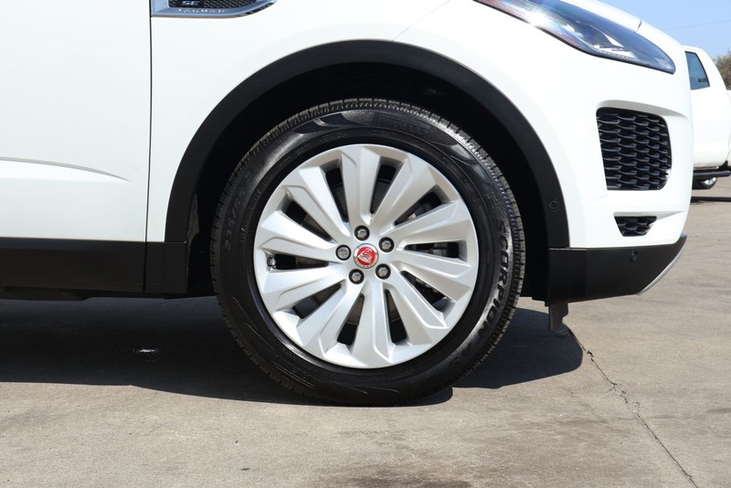 Jaguar E-PACE Vehicle Full-screen Gallery Image 05