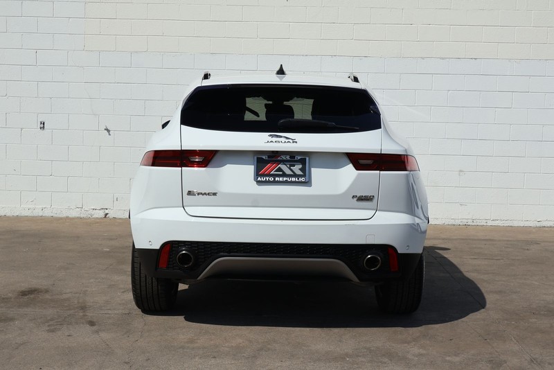 Jaguar E-PACE Vehicle Full-screen Gallery Image 11