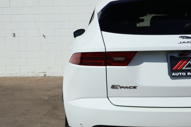 Jaguar E-PACE Vehicle Full-screen Gallery Image 12