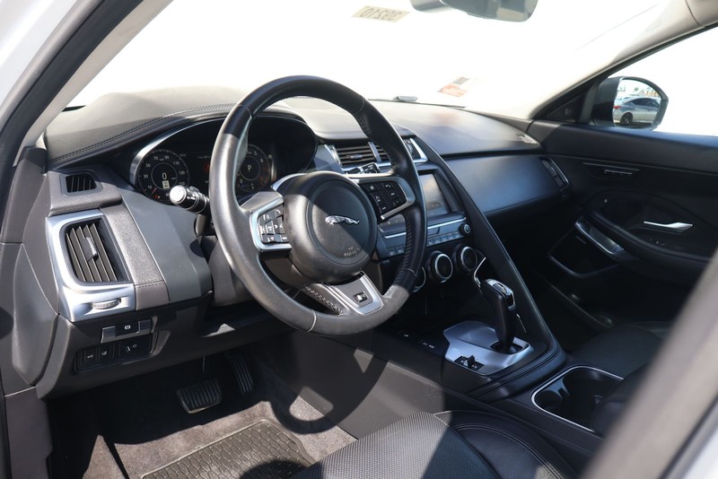 Jaguar E-PACE Vehicle Full-screen Gallery Image 13