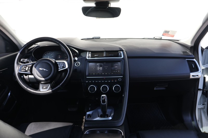 Jaguar E-PACE Vehicle Full-screen Gallery Image 21