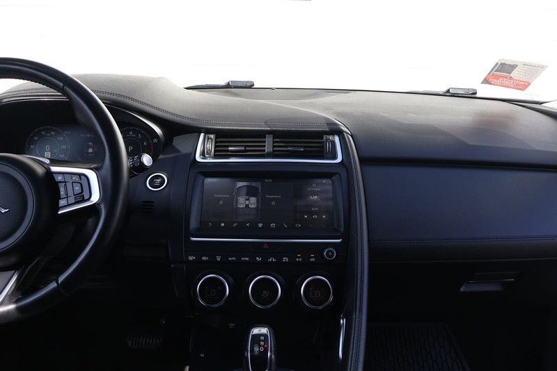 Jaguar E-PACE Vehicle Full-screen Gallery Image 22