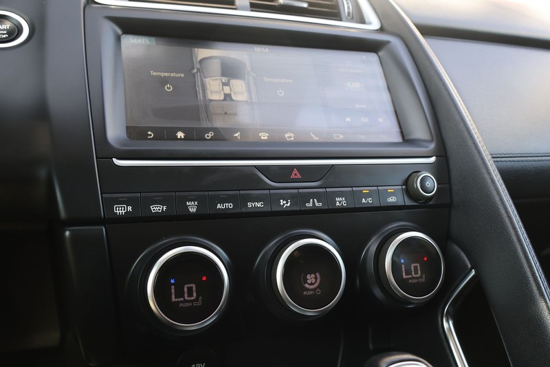 Jaguar E-PACE Vehicle Full-screen Gallery Image 25