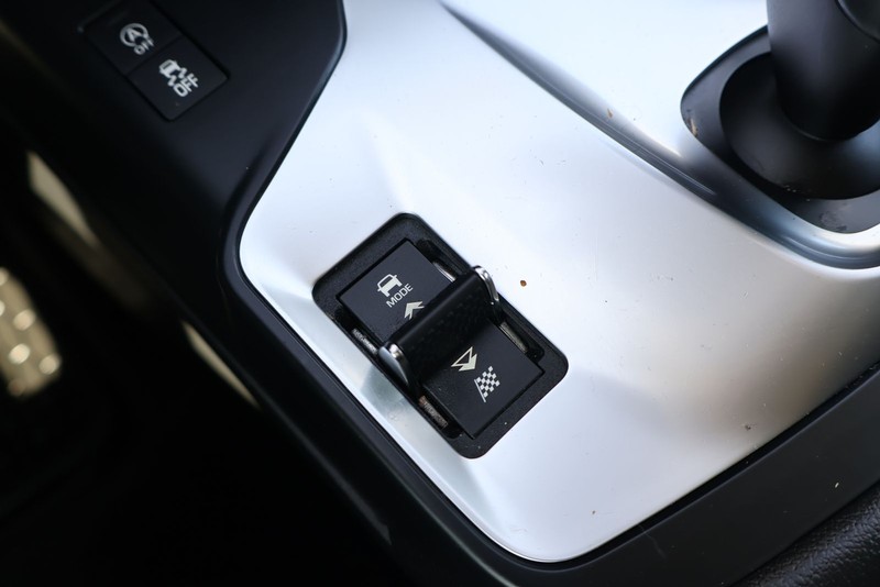 Jaguar E-PACE Vehicle Full-screen Gallery Image 34