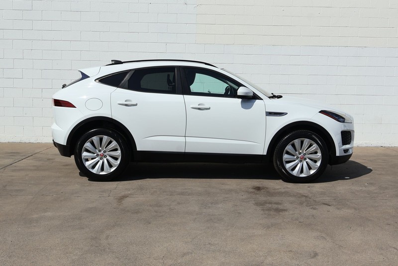 Jaguar E-PACE Vehicle Full-screen Gallery Image 36