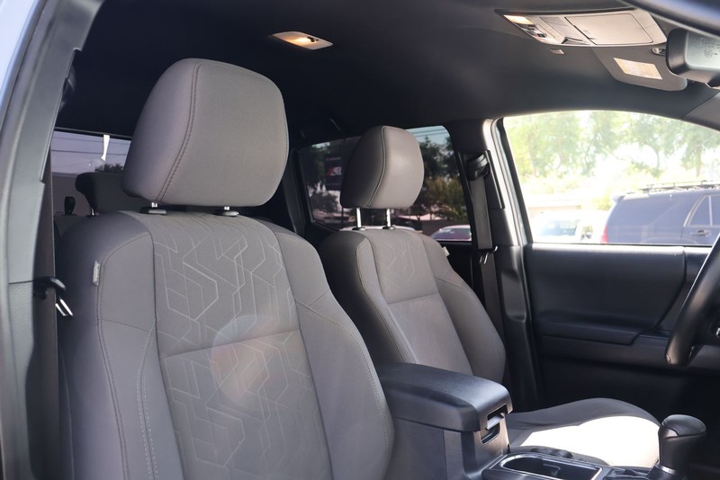 Toyota Tacoma Vehicle Full-screen Gallery Image 20