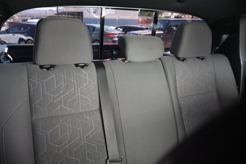 Toyota Tacoma Vehicle Full-screen Gallery Image 21