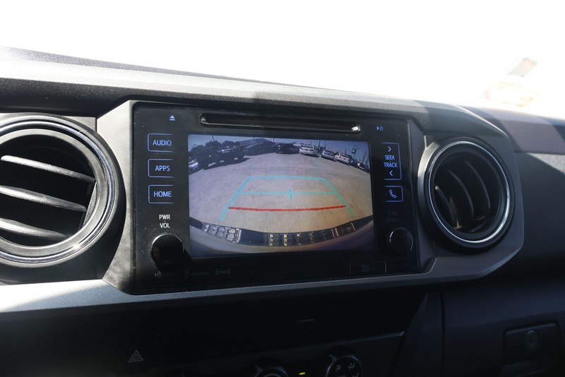 Toyota Tacoma Vehicle Full-screen Gallery Image 29