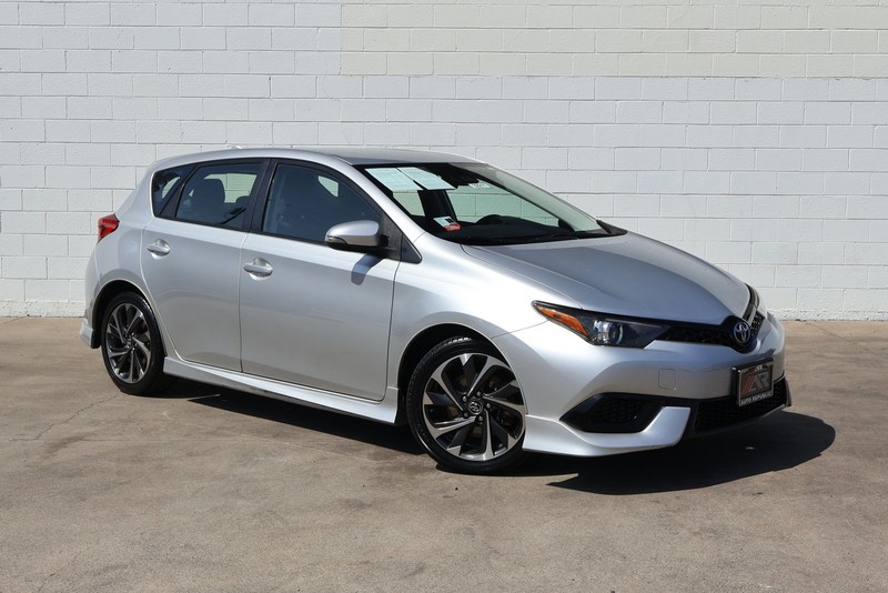 Toyota Corolla iM Vehicle Full-screen Gallery Image 01