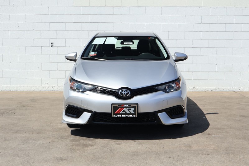 Toyota Corolla iM Vehicle Full-screen Gallery Image 02