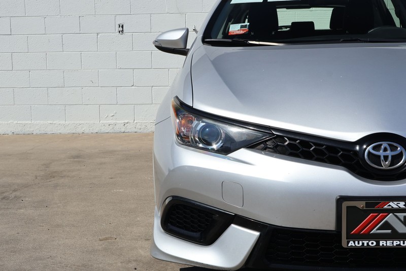 Toyota Corolla iM Vehicle Full-screen Gallery Image 03