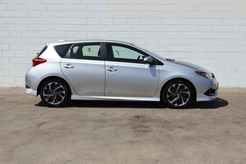 Toyota Corolla iM Vehicle Full-screen Gallery Image 04