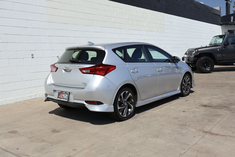 Toyota Corolla iM Vehicle Full-screen Gallery Image 05