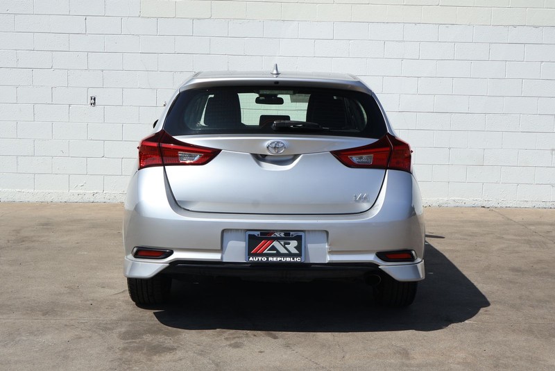 Toyota Corolla iM Vehicle Full-screen Gallery Image 06