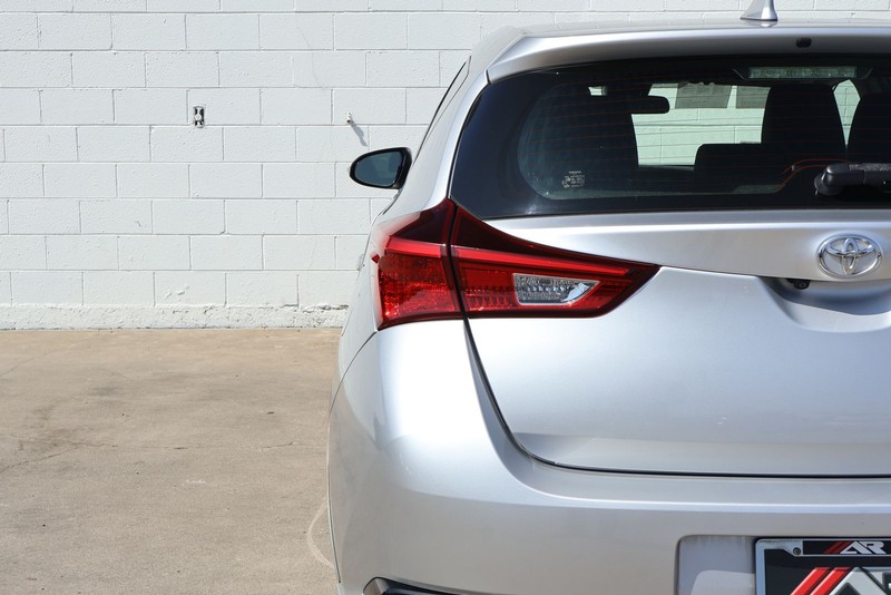 Toyota Corolla iM Vehicle Full-screen Gallery Image 07