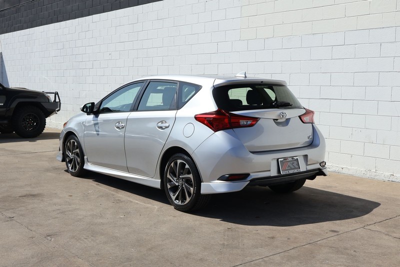 Toyota Corolla iM Vehicle Full-screen Gallery Image 09