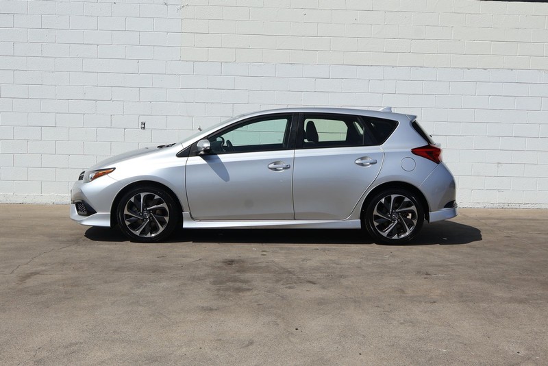 Toyota Corolla iM Vehicle Full-screen Gallery Image 10