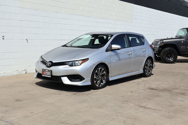 Toyota Corolla iM Vehicle Full-screen Gallery Image 11