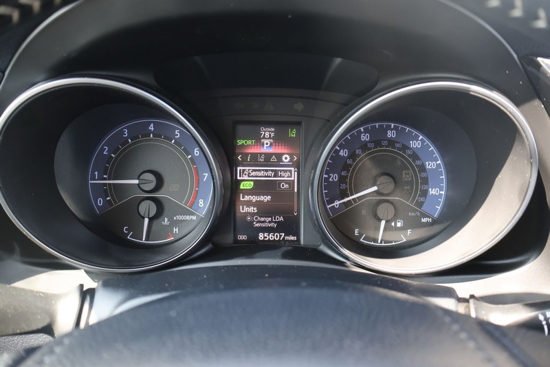 Toyota Corolla iM Vehicle Full-screen Gallery Image 23