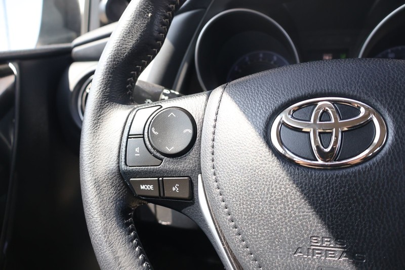 Toyota Corolla iM Vehicle Full-screen Gallery Image 25