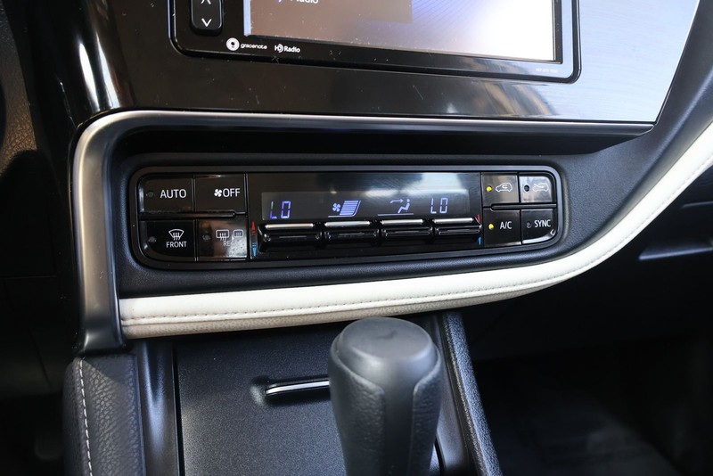 Toyota Corolla iM Vehicle Full-screen Gallery Image 30